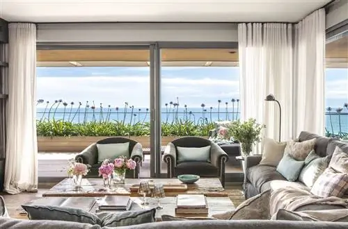 Квартира на побережье Коста Брава от Roger Bellera от RBR Interiorisme