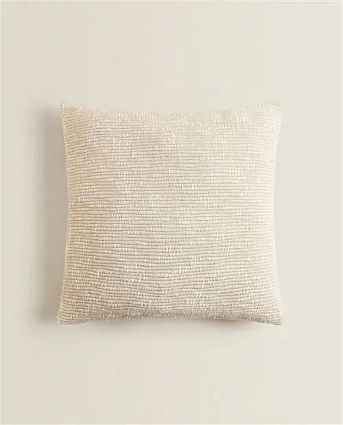 белая-подушка-новая-коллекция-zara-home