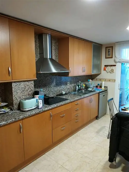 Перед устаревшей кухней Перед устаревшей кухней