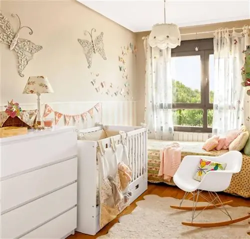 Детская комната с белой мебелью и креслом-качалкой 00390745 81059f77 Детская комната с белой мебелью и креслом-качалкой 00390745 81059f77