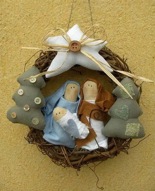 Ясли с тканевыми куклами в короне на Pinterest. Ясли с тканевыми куклами в короне на Pinterest.