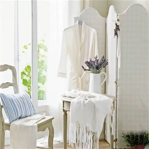 Белая сетчатая ширма в спальне 00244048