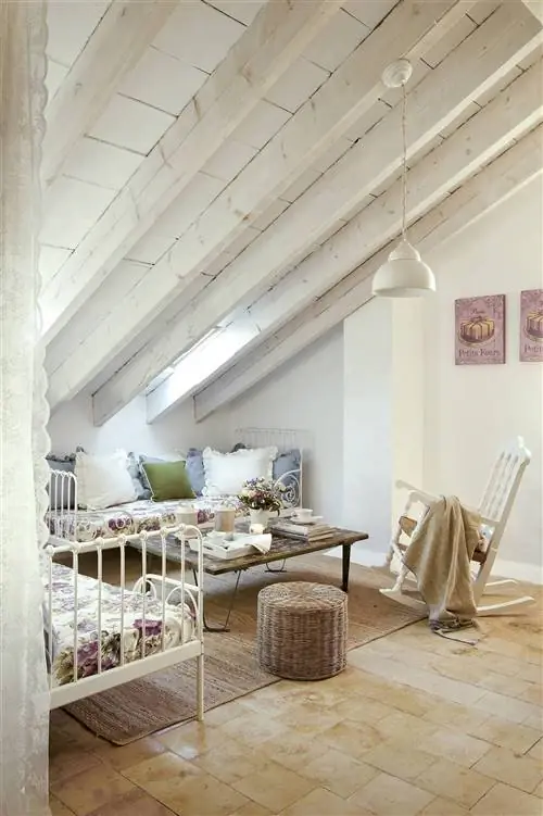 Кресло-качалка в детской спальне 00518220