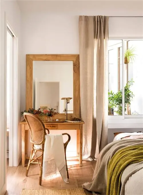 Туалетный столик и зеркало в спальне 00472323