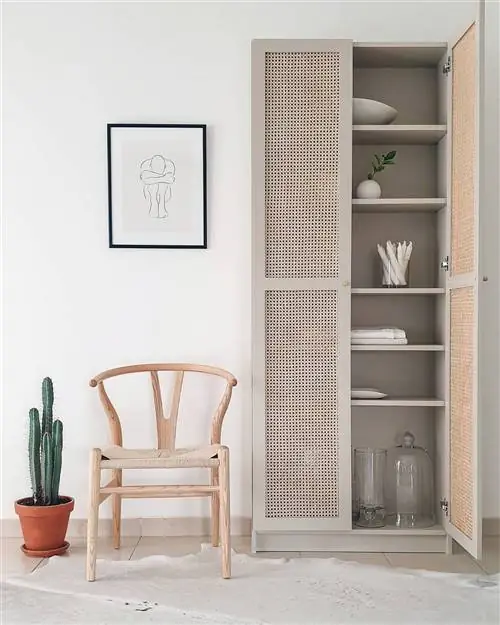 Взлом книжного шкафа IKEA BILLY с дверцами Cannage, через Pinterest Взлом книжного шкафа IKEA BILLY с дверцами Cannage, через Pinterest