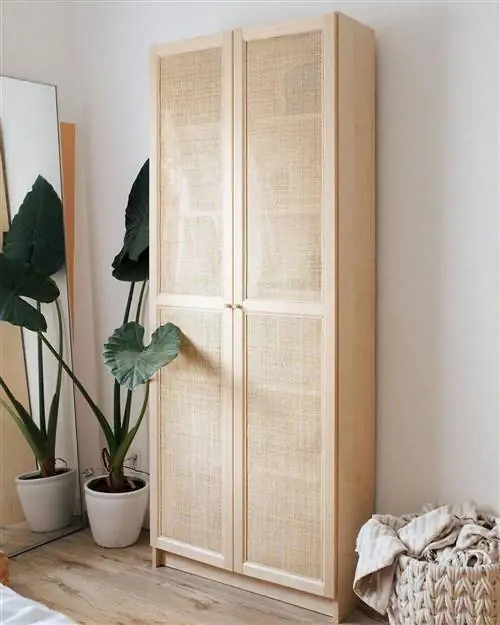 Взлом книжного шкафа IKEA BILLY с дверцами Cannage, через Pinterest Взлом книжного шкафа IKEA BILLY с дверцами Cannage, через Pinterest
