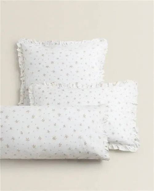наволочка с цветами Zara Home наволочка с цветами Zara Home
