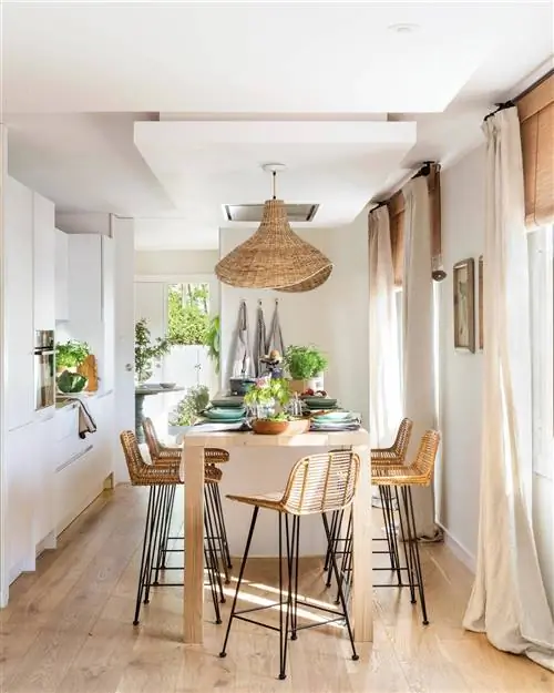 Идеи, как украсить кухню шторами.