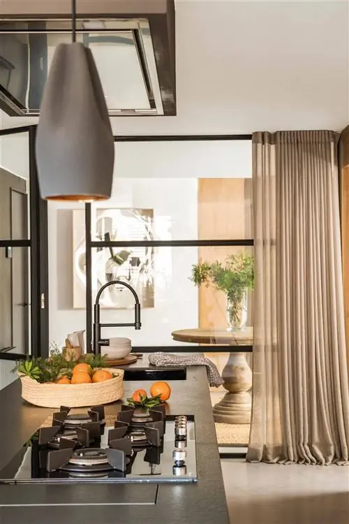 Идеи, как украсить кухню шторами.