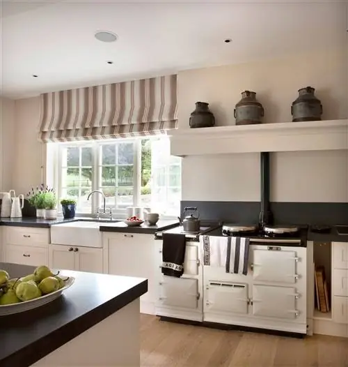 Идеи, как украсить кухню жалюзи.