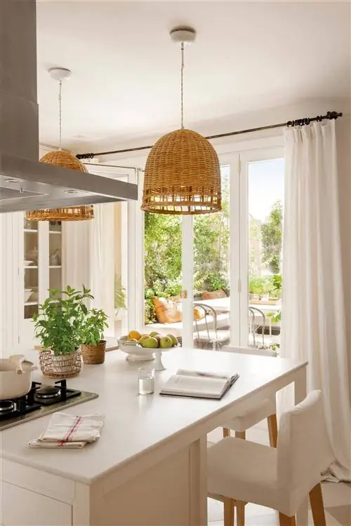 Идеи, как украсить кухню шторами.