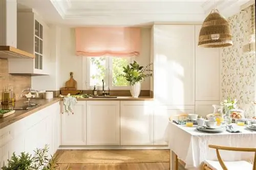 Идеи, как украсить кухню жалюзи.