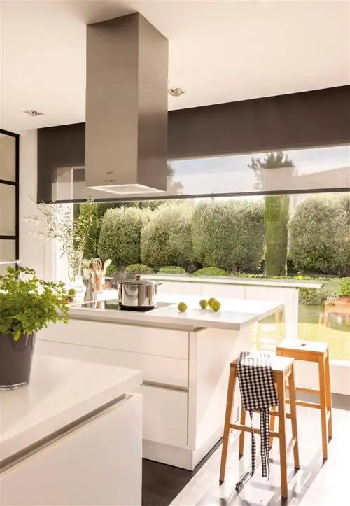 Идеи оформления кухни жалюзи-ширмами.