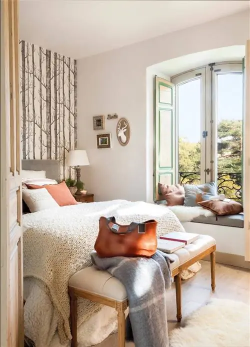 Идеи, как украсить скамейки в спальне.