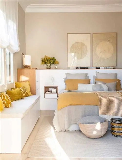 Идеи, как украсить скамейки в спальне.