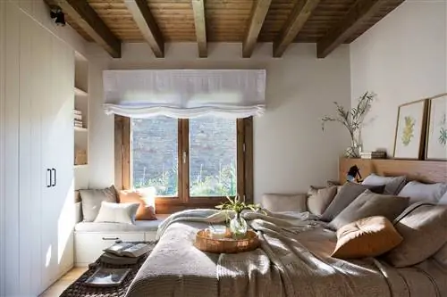 Идеи, как украсить скамейки в спальне.