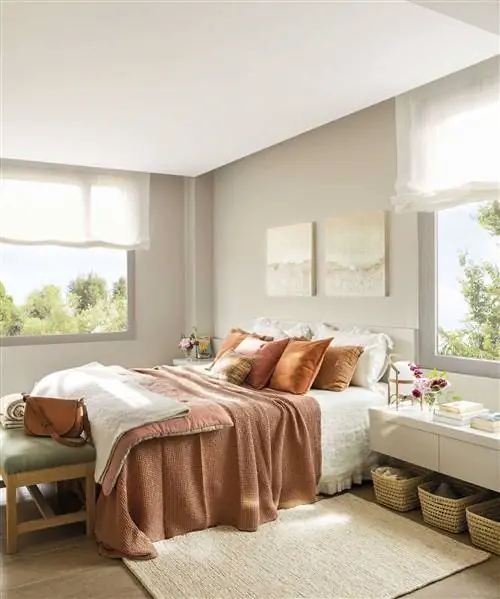 Идеи, как украсить скамейки в спальне.