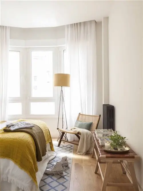 Идеи, как украсить скамейки в спальне.