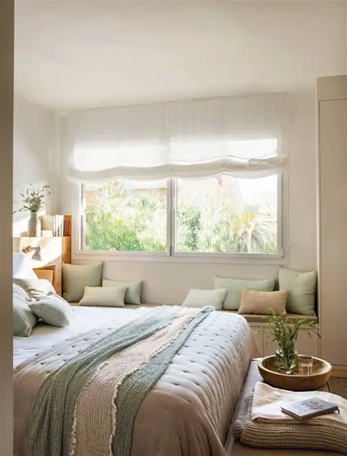 Идеи, как украсить скамейки в спальне.