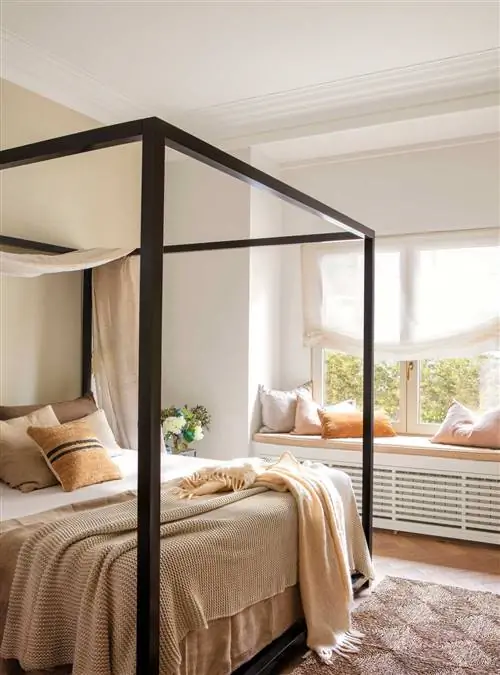 Идеи, как украсить скамейки в спальне.