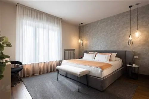 После главной спальни синей квартиры Soldecor de Avilés