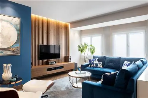 После гостиной синей квартиры Soldecor в Авилесе