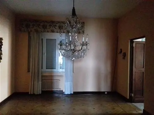 Перед столовой синей квартиры Soldecor в Авилесе