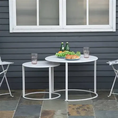 Журнальный столик из белого металла от OUTSUNNY в Maisons du Monde