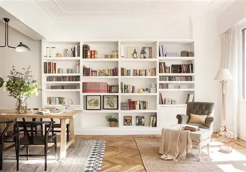 Аккуратная комната с книжным шкафом из гипсокартона, сделанным на заказ. Аккуратная комната с книжным шкафом из гипсокартона, сделанным на заказ.