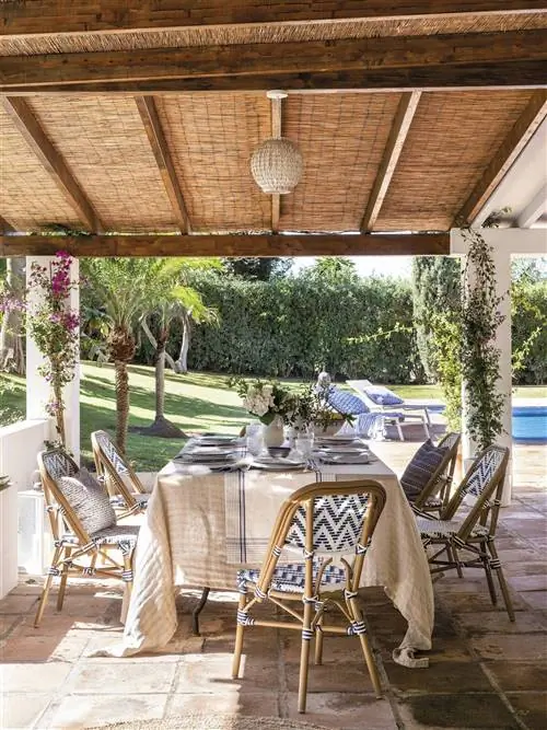 Как выбрать штабелируемые садовые стулья.