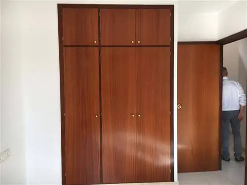 ремонт-до-шкафы-темное-дерево-D'Aussy-Interiors-j.webp