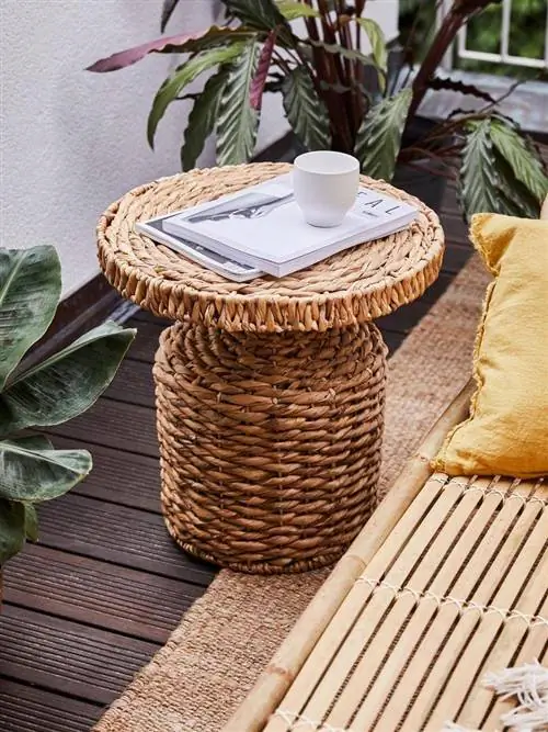 Круглый столик из ротанга от Westwing