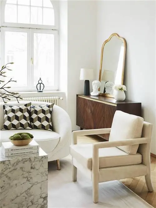 Бежевое бархатное кресло от Westeing