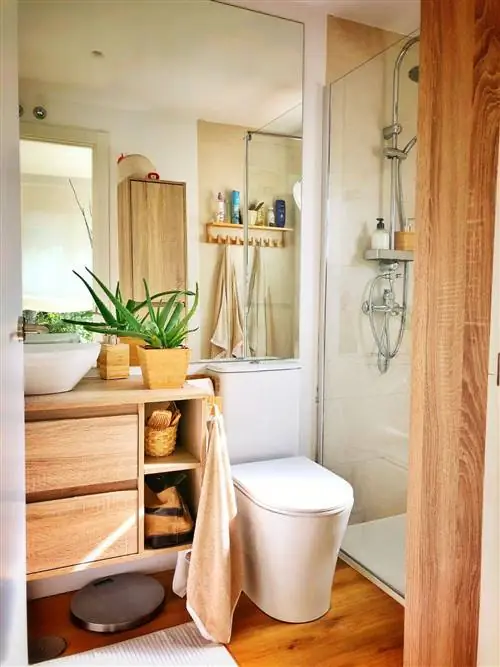 Пабло Лопес читатель в ванной