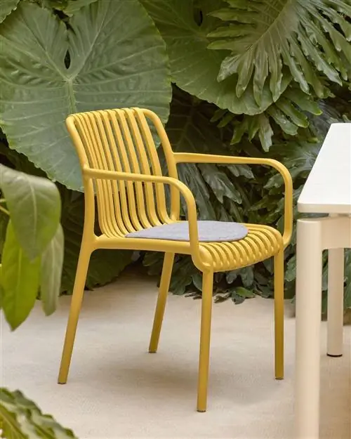 Садовый стул Isabellini желтого цвета от Kave Home