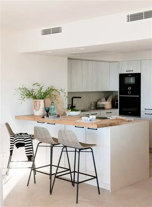 маленькая кухня с барной стойкой-00526636 O