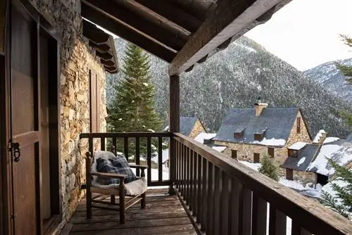 Экстерьер горного дома со снегом 00520110 O. 00520110 O