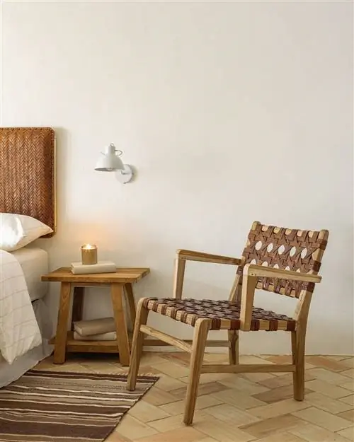 Кресло Нуру из массива тика и кожи от Kave Home