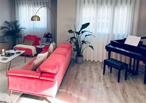 гостиная с фортепиано Беатрис Ривас