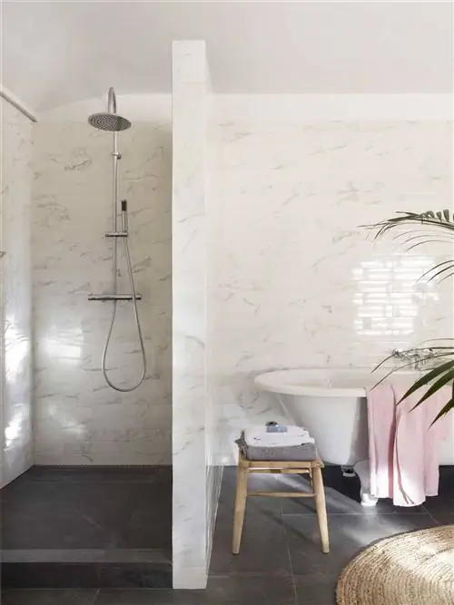 Как сочетать плитку в душевой