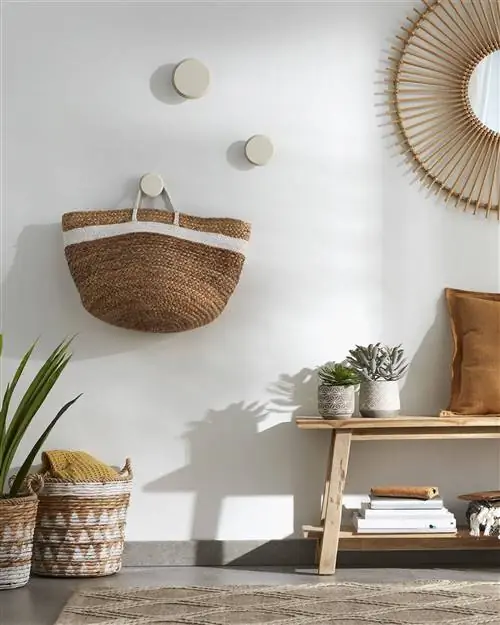 Набор Nadua из 3 вешалок из массива бука с бежевой отделкой от Kave Home