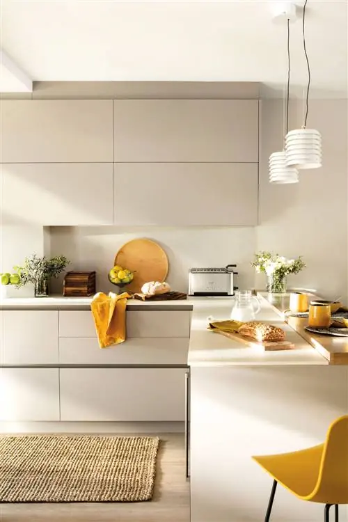 подвесные светильники над барной кухней-00538369