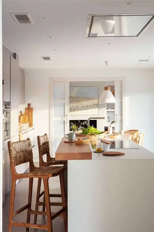 кухня-с-островом-и-деревянным-баром-00535741