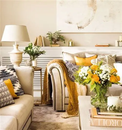 Гостиная в сырых и горчичных тонах