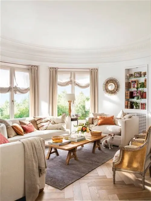 Украсьте маленькими круглыми зеркалами.