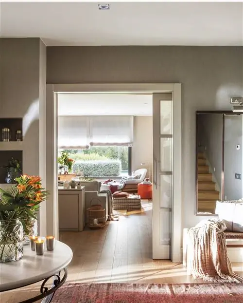 большой холл, выходящий в гостиную 00498760