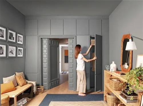 00528579 Серая прихожая со встроенным шкафом