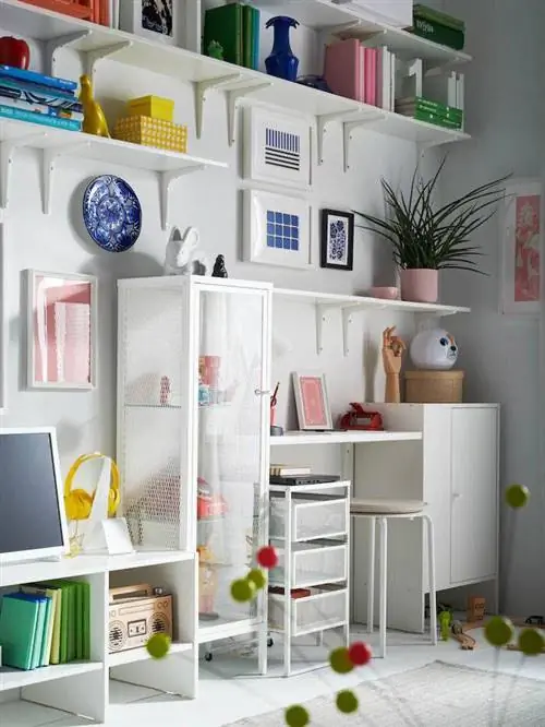 Украсьте полками из ИКЕА.