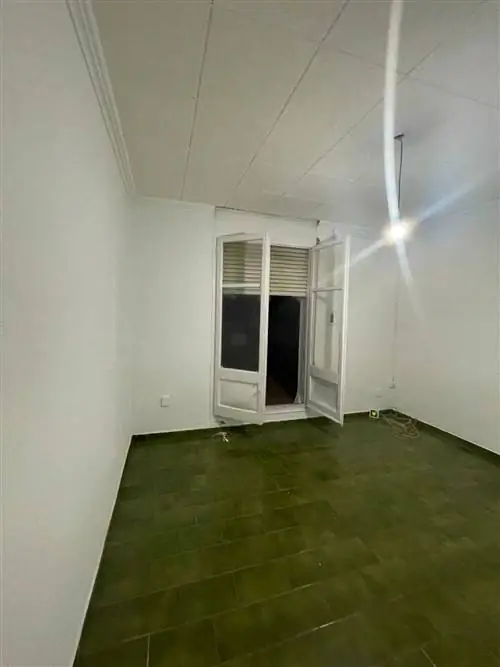 Мария Одена перед спальней