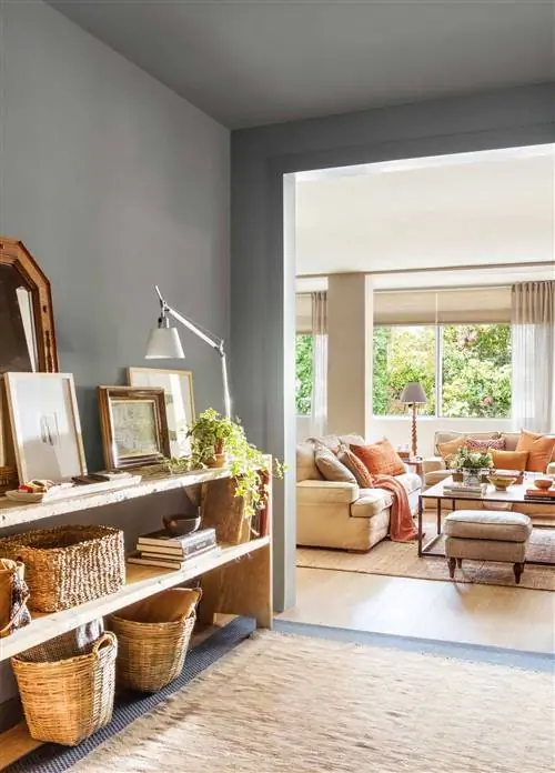 Как украсить зал, выходящий в гостиную.